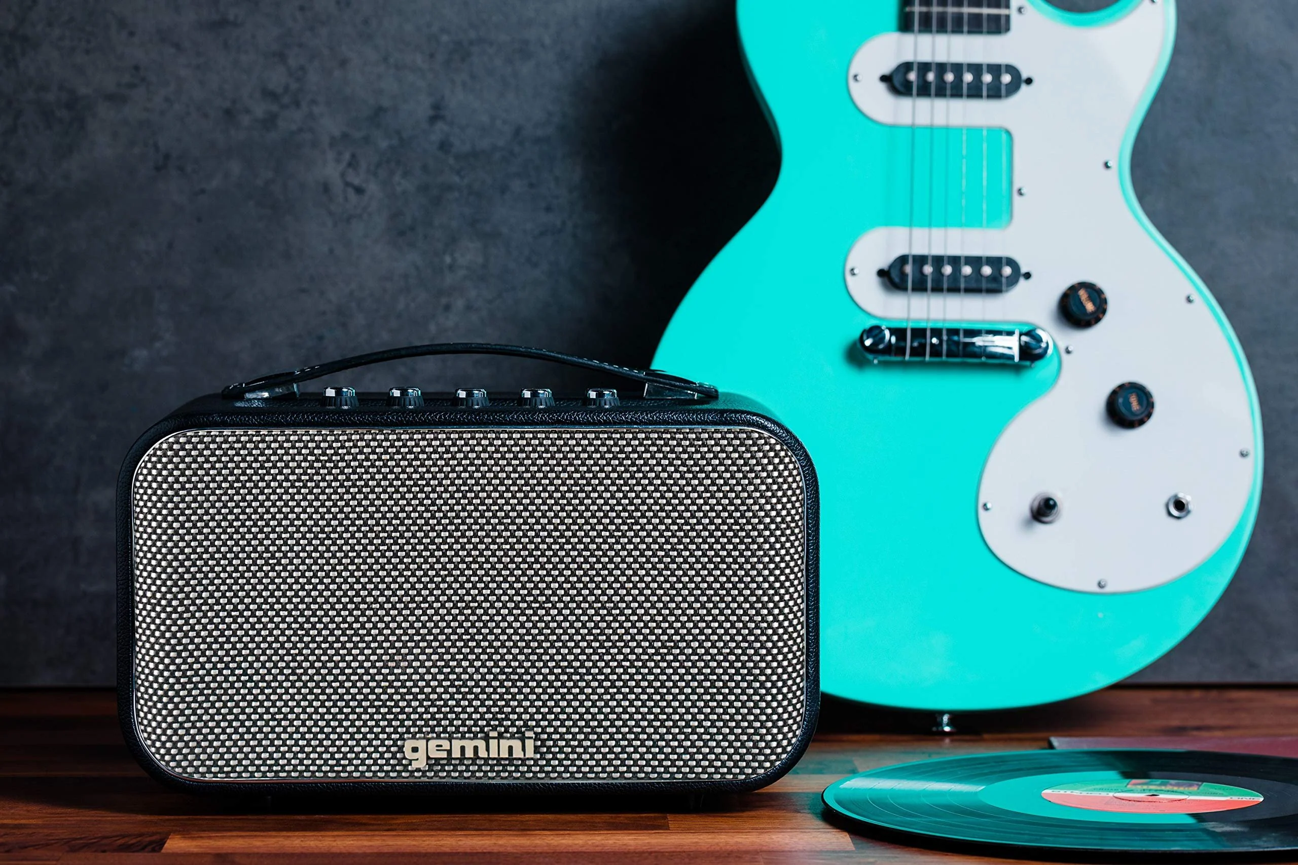 Gemini Sound GTR-300 portable retro Bluetooth speaker and guitar amp — 60W peak, 4.5" woofer, 10-hour battery - Image 7